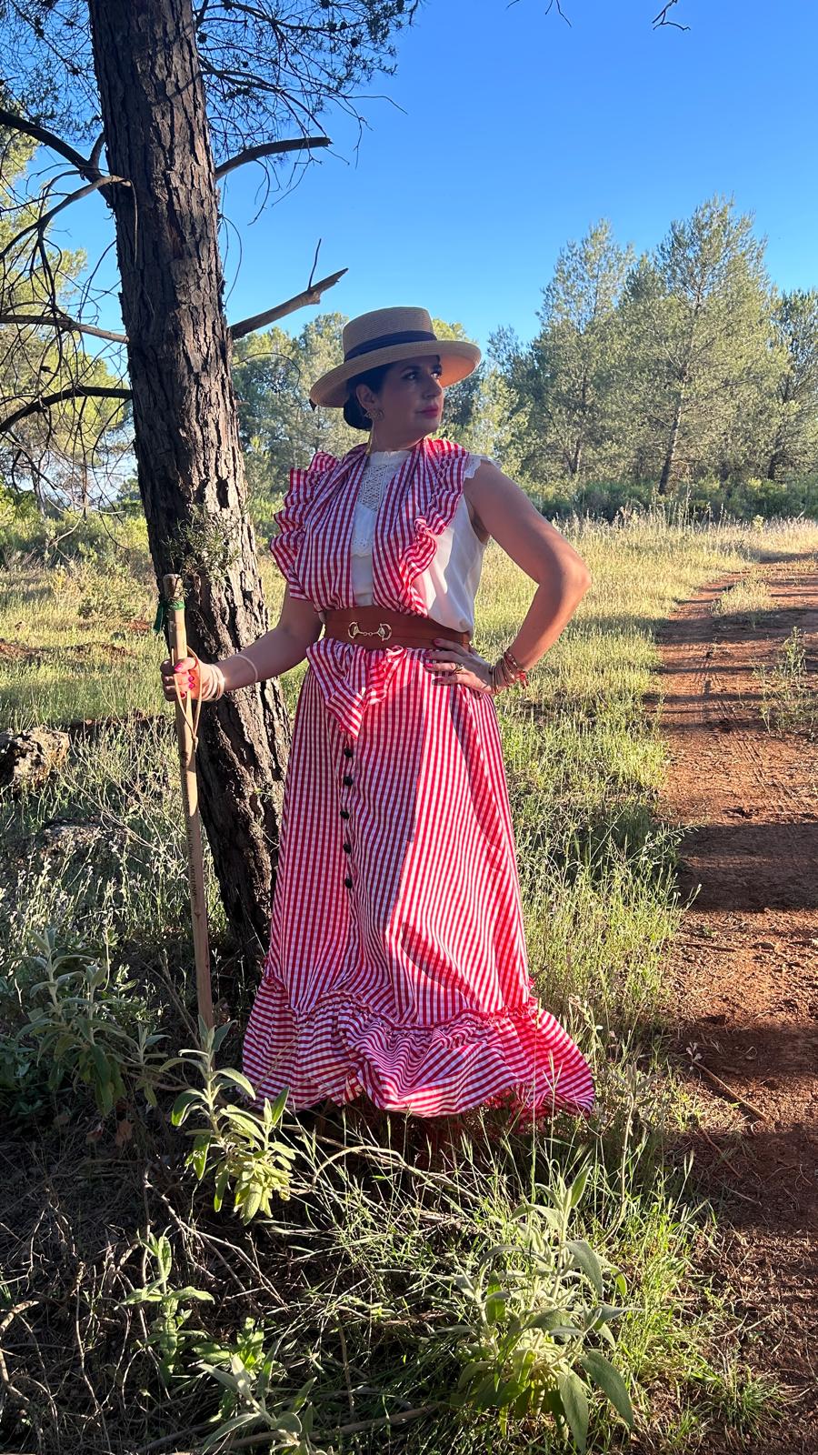 FALDA Y PICO ROJO