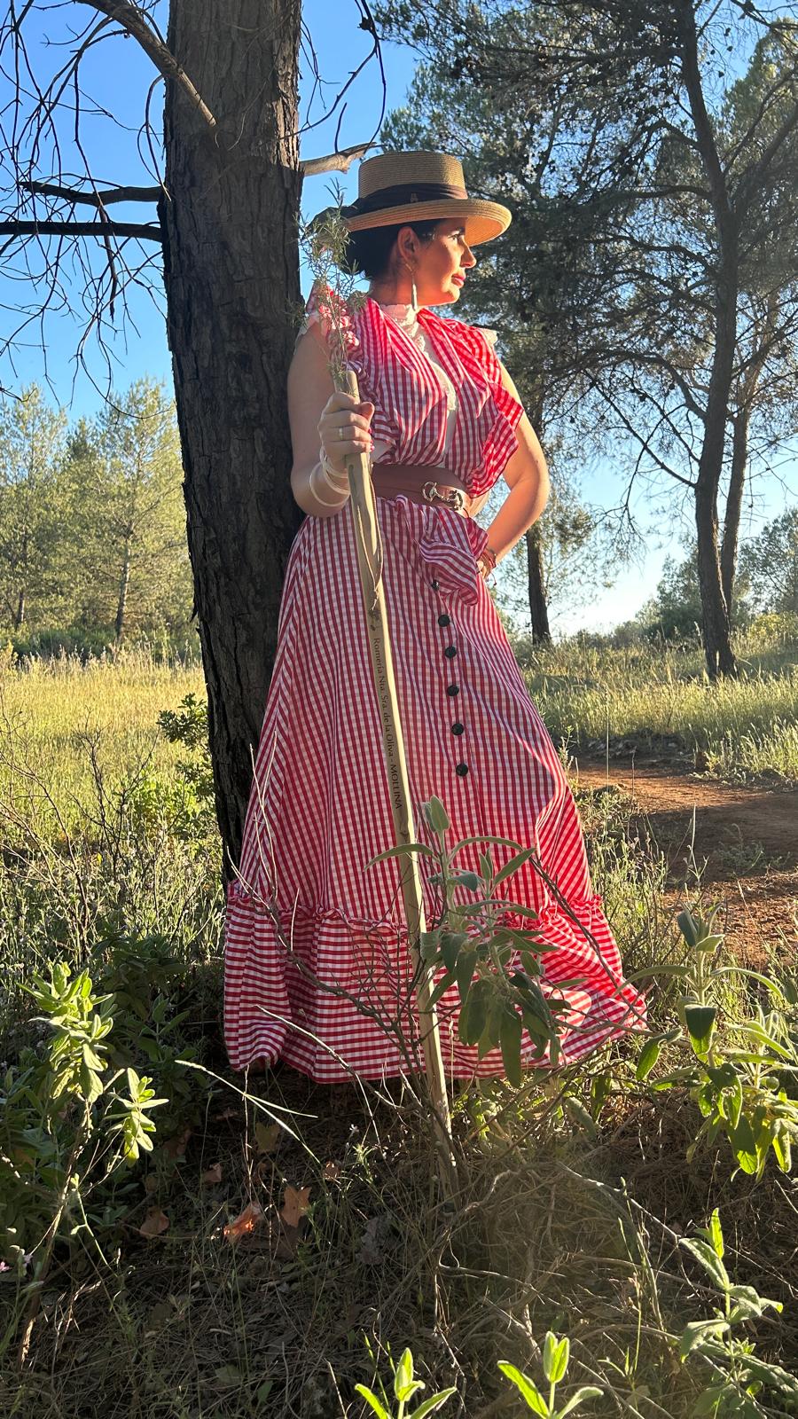 FALDA Y PICO ROJO